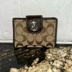 USED Coach Wallet in Signature Canvas